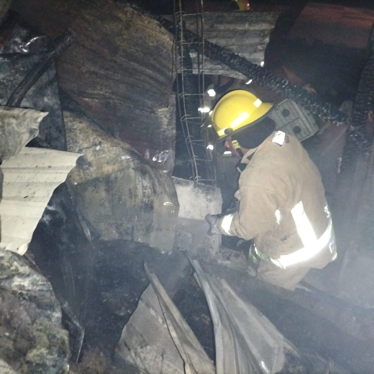 Incendio en Chilpancingo deja un hombre con quemaduras graves y 4 casas incendiadas