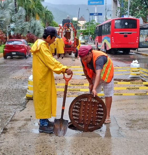 Refuerza Capama desazolve del drenaje sanitario en colonias y zonas turísticas de Acapulco