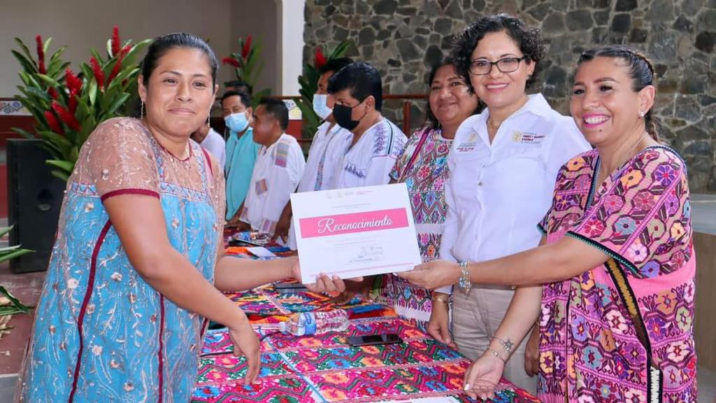Premian a 52 artesanos en el XIV Concurso Regional de Arte Popular, Textiles Y Alfarería de Costa Chica Guerrero 2022