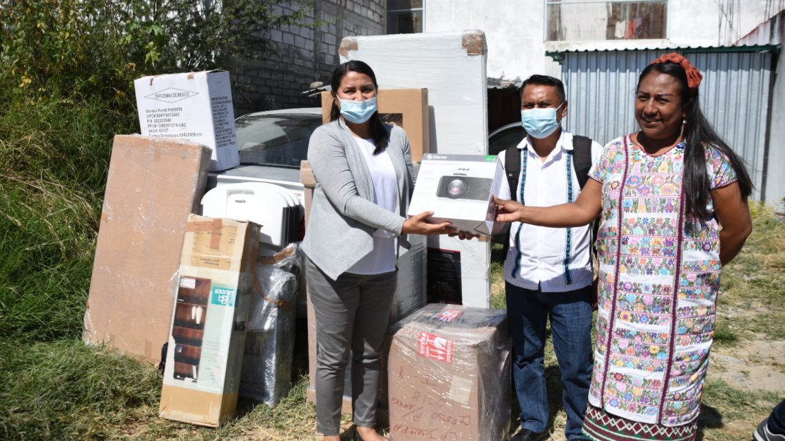 Semujer entrega equipo de cómputo a los Centros de Desarrollo de Cochoapa, Copalillo, Tlacoachistlahuaca y José Joaquín de Herrera