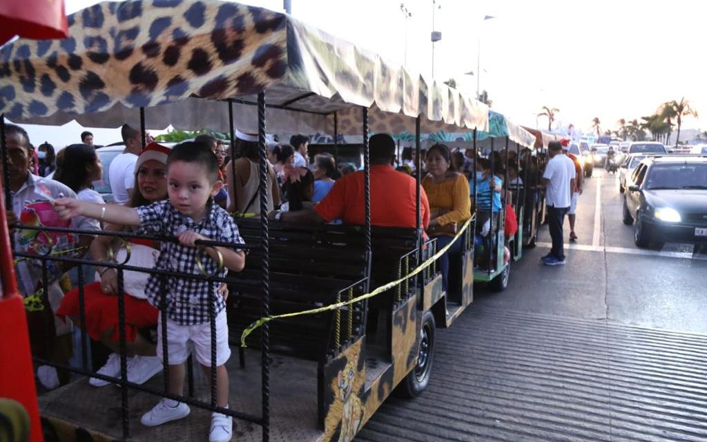 Trenecito del Parque Papagayo sale a la Costera a llevar la magia de la Navidad