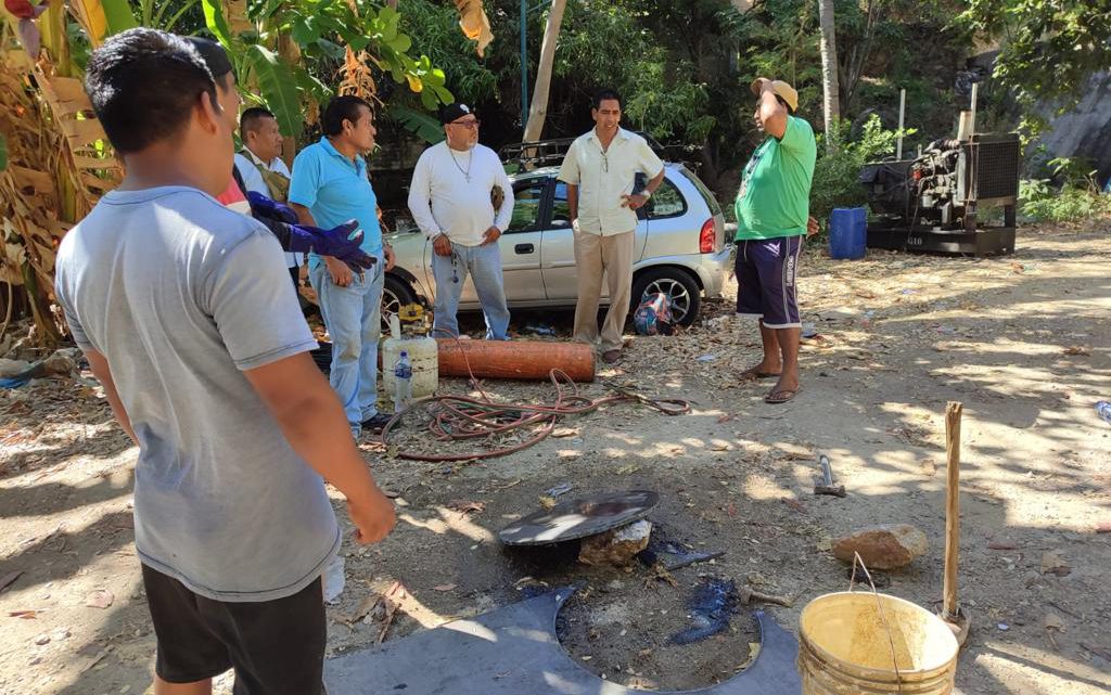 Reparan trabajadores de Capama fuga en el Tanque del Mogote