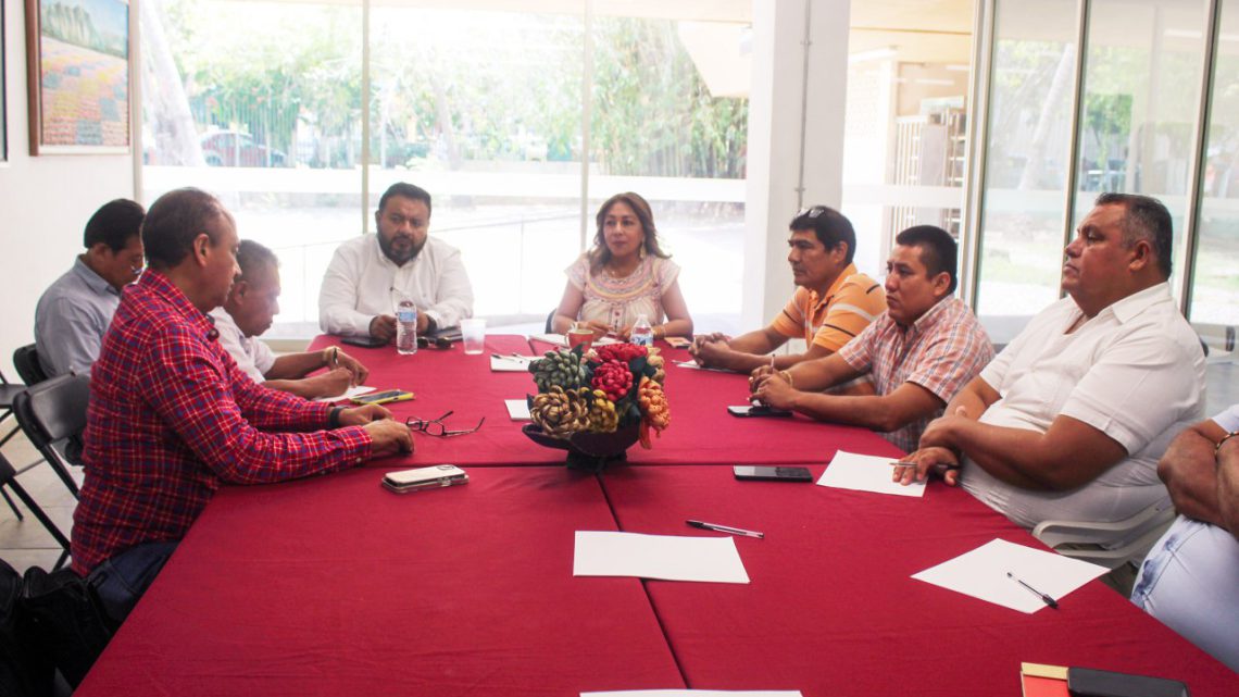 Gobierno de Guerrero revisa gestiones de transportistas