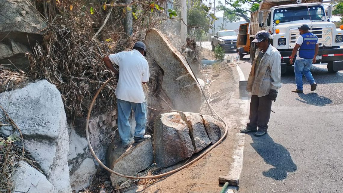 Continúan labores de limpieza y retiro de piedras en Avenida Escénica a través de CICAEG