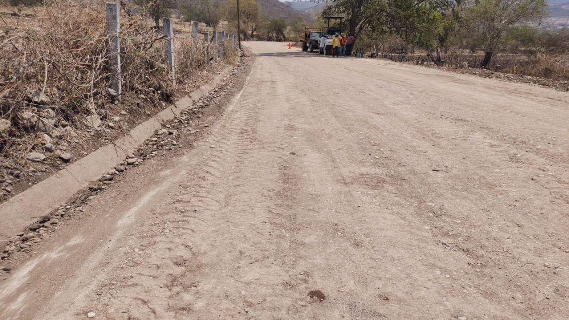 Rehabilita Cicaeg la carretera Paso Morelos–San Miguel de las Palmas en el municipio de Huitzuco