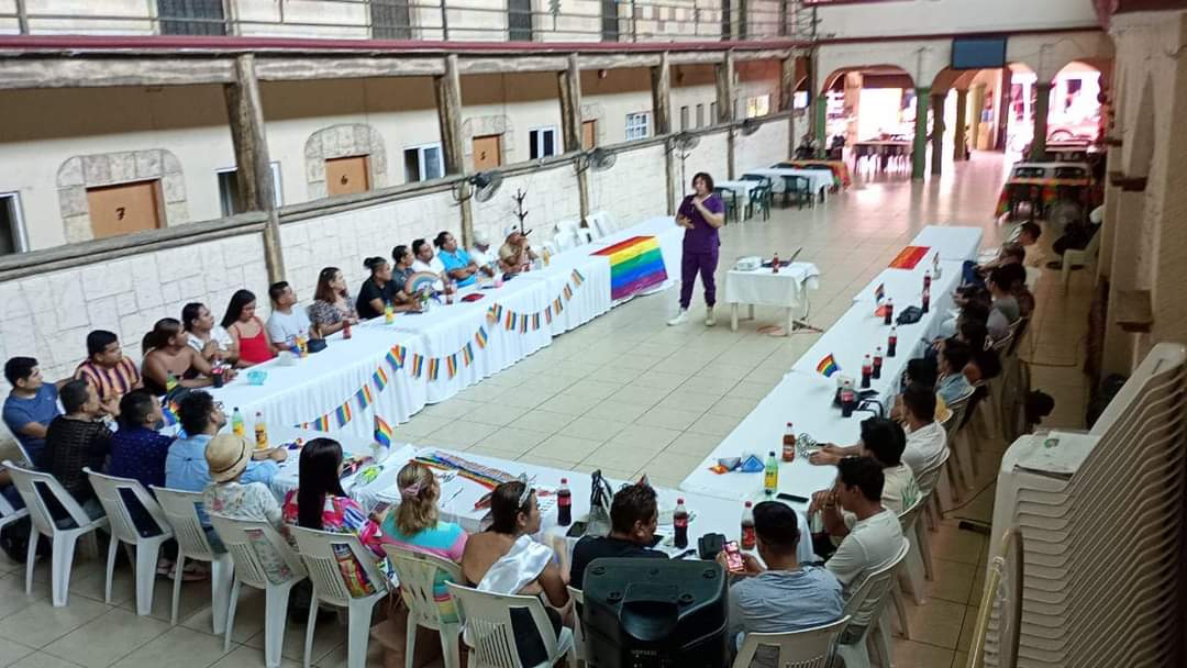 Imparten conferencia en Atoyac sobre los derechos de la población LGBTTQ+ y anuncian tercera marcha del “orgullo”