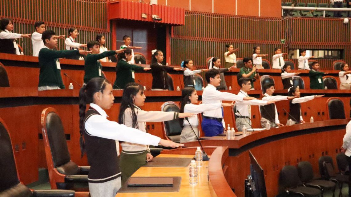 Alumnos participan en el XVI Parlamento Estudiantil “Los Adolescentes y la Cultura de la Legalidad”