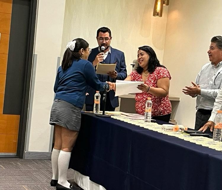 Egresan la primera generación de educación dual del CBTIS 134, de Chilpancingo