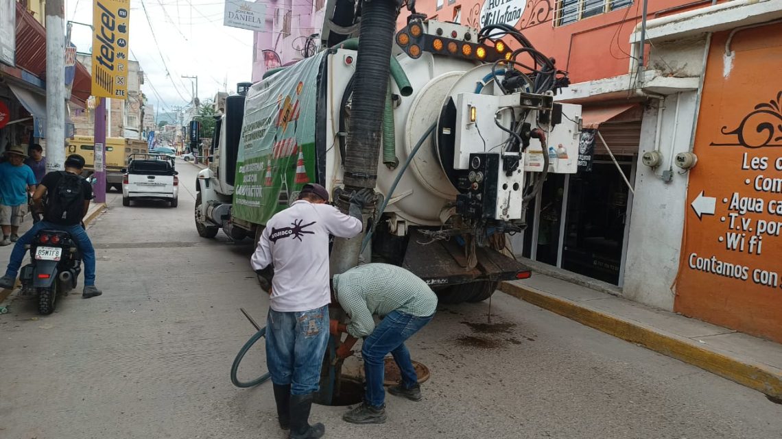 Coadyuva CAPASEG con el desazolve emergente en Tlapa