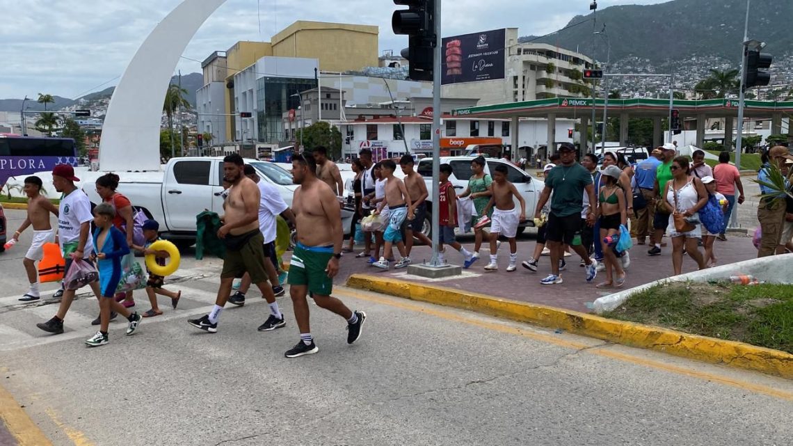 Arriban turista al Hogar del Sol para disfrutar de las vacaciones de verano