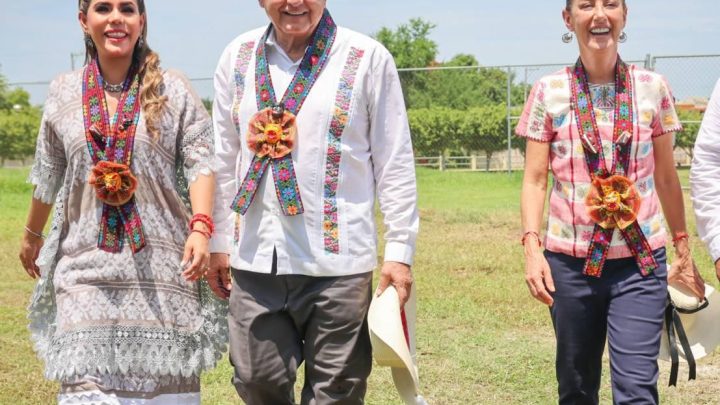 La gobernadora Evelyn Salgado y el presidente Andrés Manuel López Obrador inauguraron la ampliación de la Carretera Las Cruces-Pinotepa Nacional