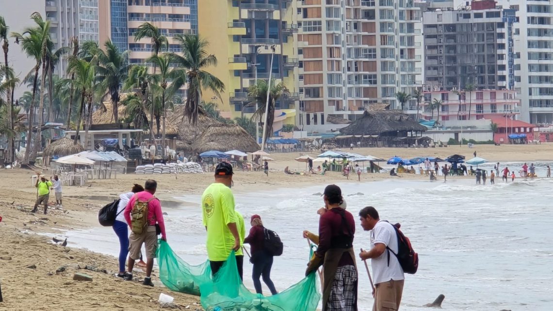 Instruye Evelyn Salgado a la Promotora y Administradora de Playas Acapulco operativo de limpieza por arrastre de basura