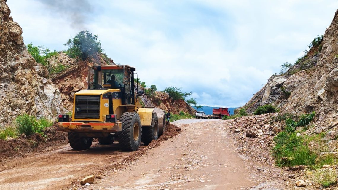 Instruye Evelyn Salgado brindar atención a carreteras afectadas por lluvias en la Montaña