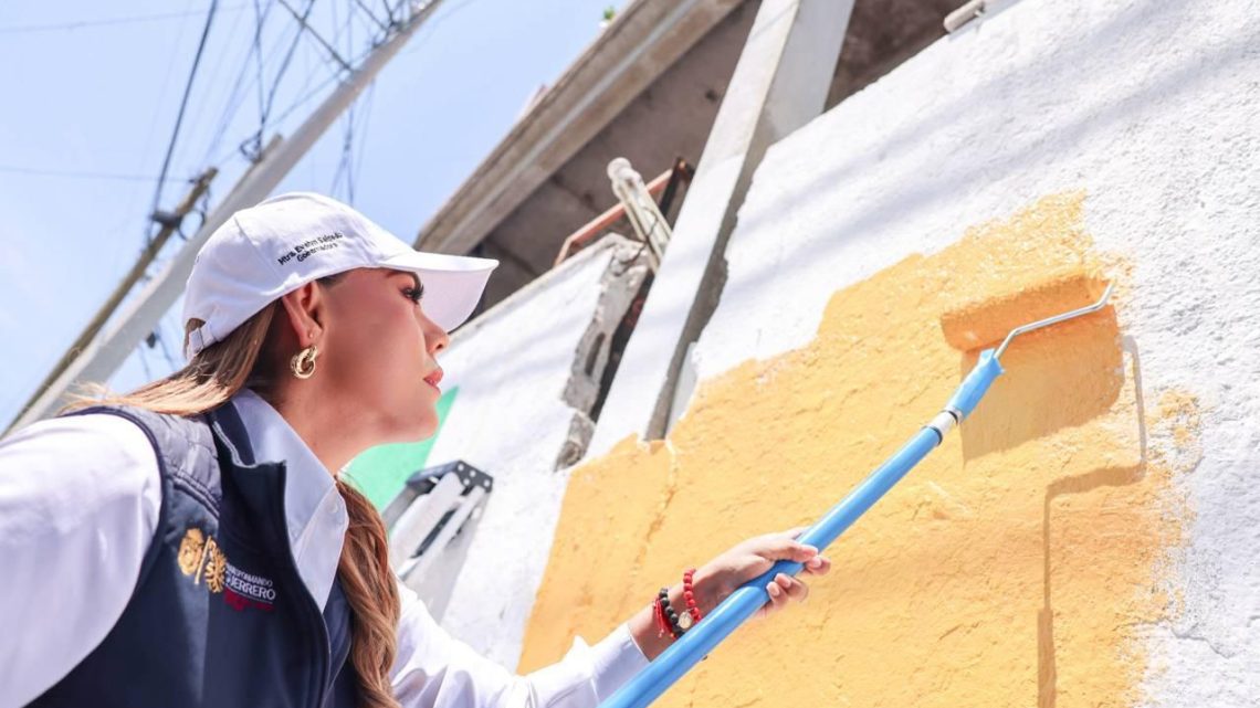 La gobernadora, Evelyn Salgado, la secretaria de Gobernación, Luisa María Alcalde y la secretaria del Bienestar, Ariadna Montiel, dan arranque al Programa Juntos Pintemos Acapulco