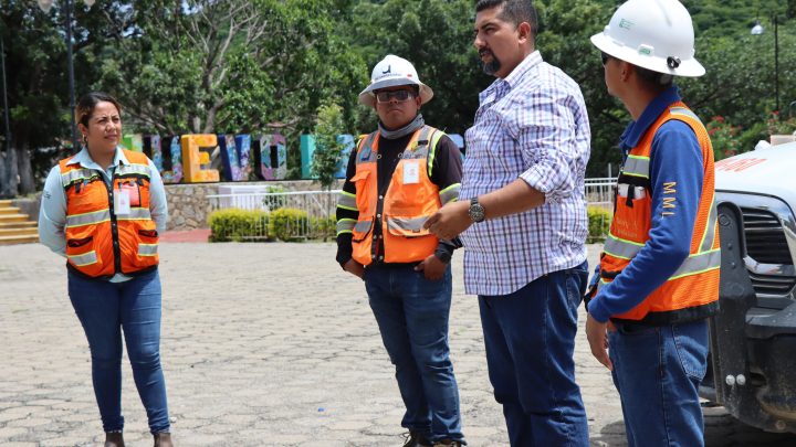 Entrega Minera Media Luna aires acondicionados para la comisaría de Nuevo Balsas