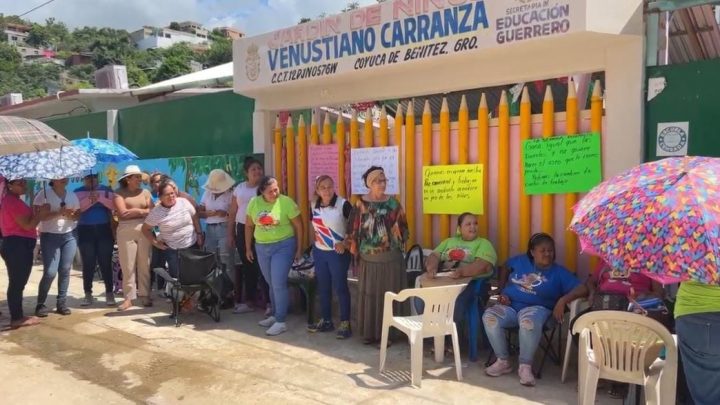 Toman jardín de niños en Coyuca de Benítez para pedir el cese de la encargada de limpieza