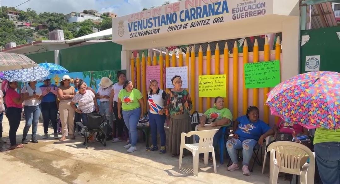 Toman jardín de niños en Coyuca de Benítez para pedir el cese de la encargada de limpieza