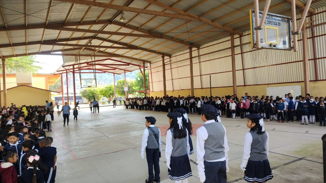 Regresan a clases el 94 por ciento de los estudiantes en Guerrero tras el paso del Huracán John