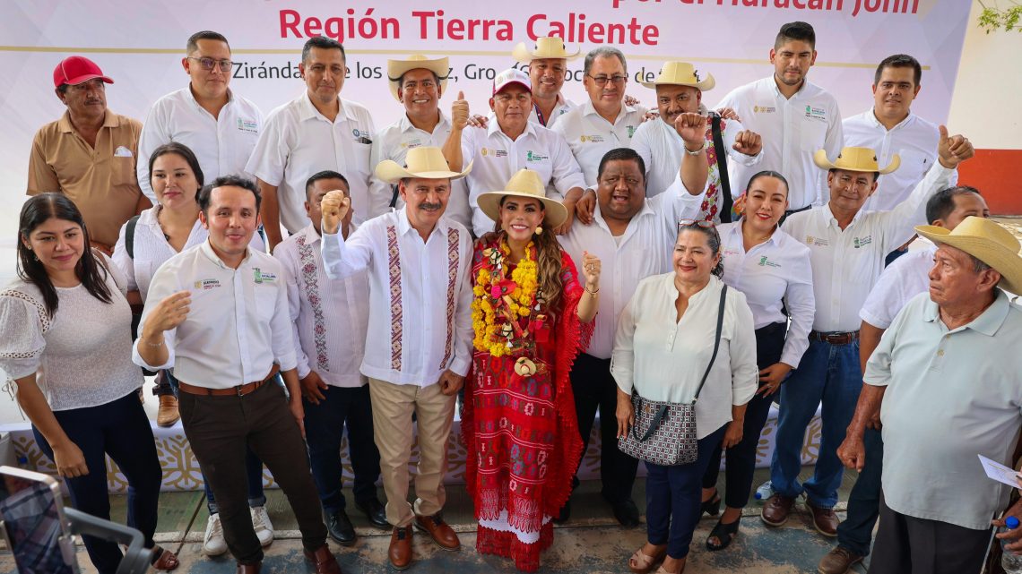 La gobernadora Evelyn Salgado continúa entregando apoyos a damnificados por John para Zirándaro y municipios de la Tierra Caliente