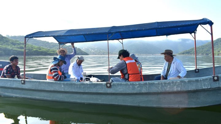 Colectan Minera Media Luna, la Uagro y pescadores, agua, sedimento y peces de la presa El Caracol y otros afluentes